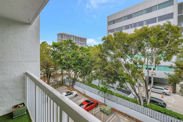 $395,000 | 2920 Southwest 28th Terrace, Unit 407, Coconut Grove, FL 33133