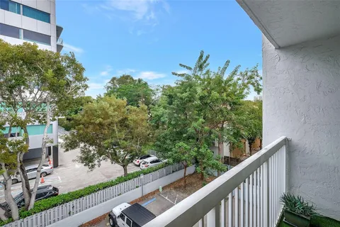 $395,000 | 2920 Southwest 28th Terrace, Unit 407, Coconut Grove, FL 33133