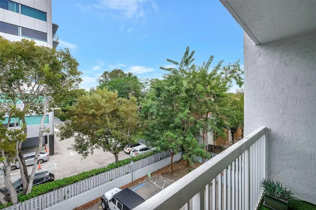 $395,000 | 2920 Southwest 28th Terrace, Unit 407, Coconut Grove, FL 33133