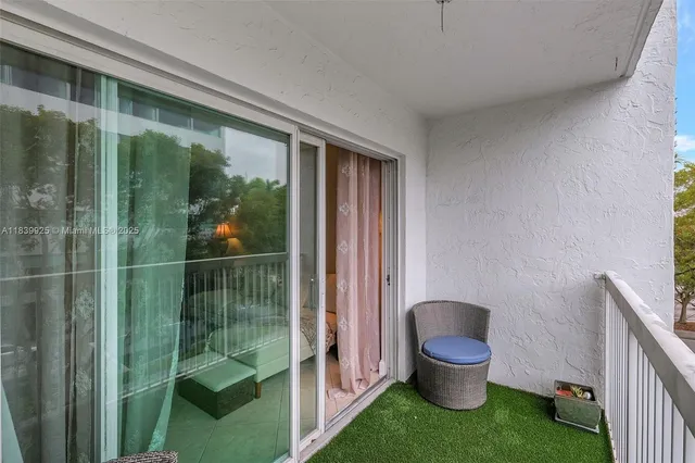 $395,000 | 2920 Southwest 28th Terrace, Unit 407, Coconut Grove, FL 33133