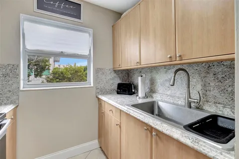 $395,000 | 2920 Southwest 28th Terrace, Unit 407, Coconut Grove, FL 33133