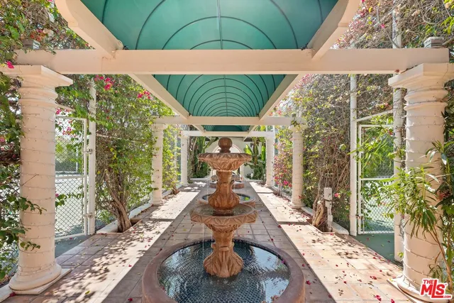 a view of a tennis court