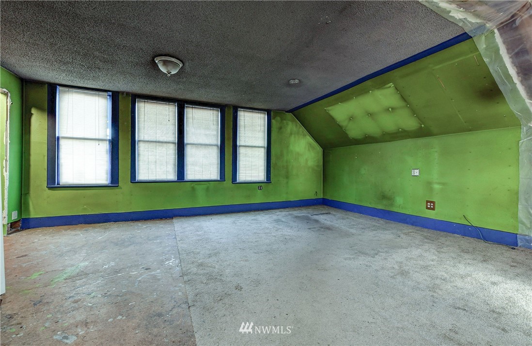 3618 Rucker Avenue Everett, WA 98201 - Photo 17 of 33 a view of empty room with window