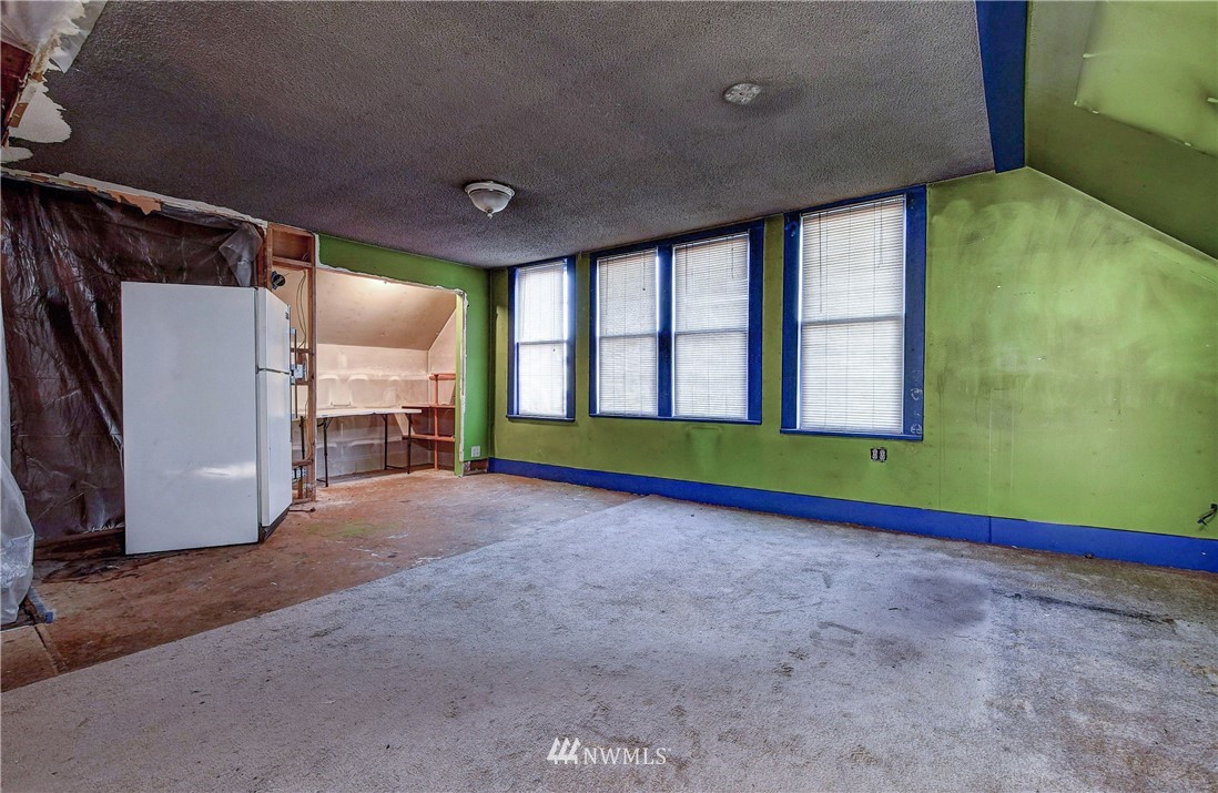 3618 Rucker Avenue Everett, WA 98201 - Photo 19 of 33 a view of empty room with front door