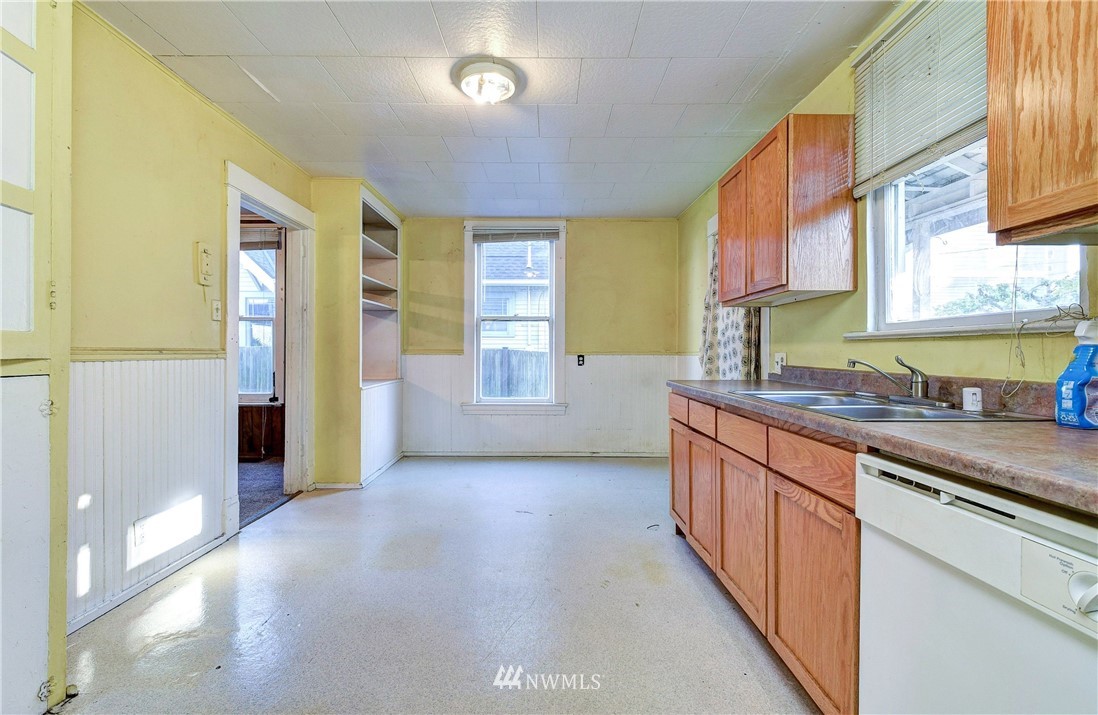 3618 Rucker Avenue Everett, WA 98201 - Photo 9 of 33 a kitchen with stainless steel appliances granite countertop a refrigerator and a sink
