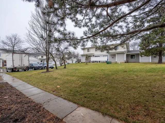 $269,900 | 624 Breakers Point, Unit 624, Schaumburg, IL 60194