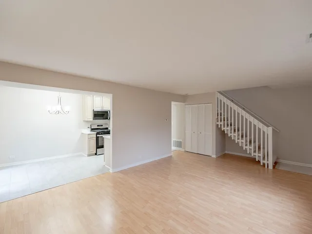 $269,900 | 624 Breakers Point, Unit 624, Schaumburg, IL 60194