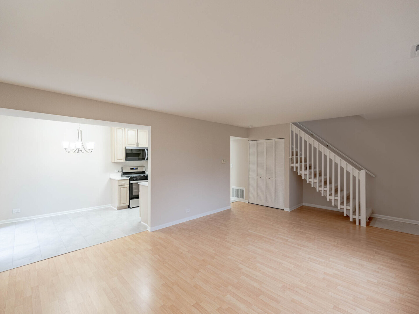 624 Breakers Point, Unit 624 Schaumburg, IL 60194 - Photo 3 of 13 a view of a livingroom with a staircase