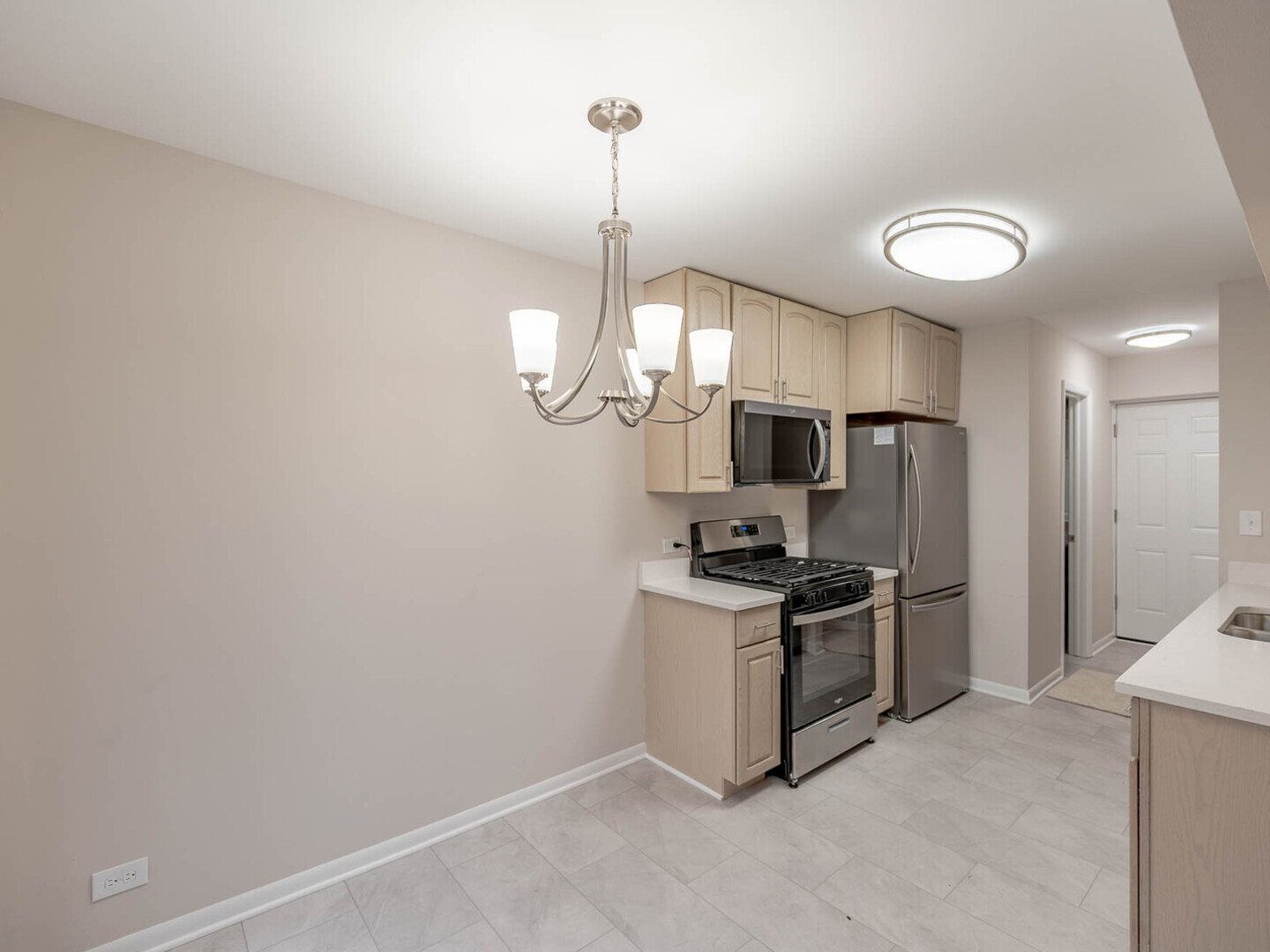 624 Breakers Point, Unit 624 Schaumburg, IL 60194 - Photo 5 of 13 a kitchen with stainless steel appliances a stove a refrigerator and a sink