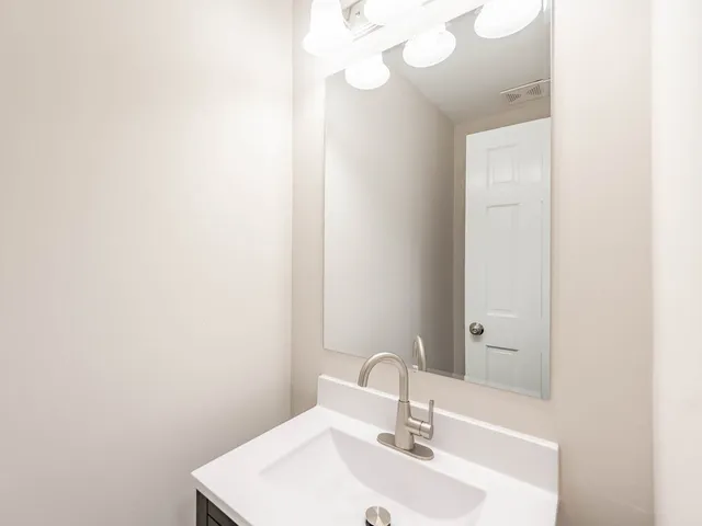 $269,900 | 624 Breakers Point, Unit 624, Schaumburg, IL 60194