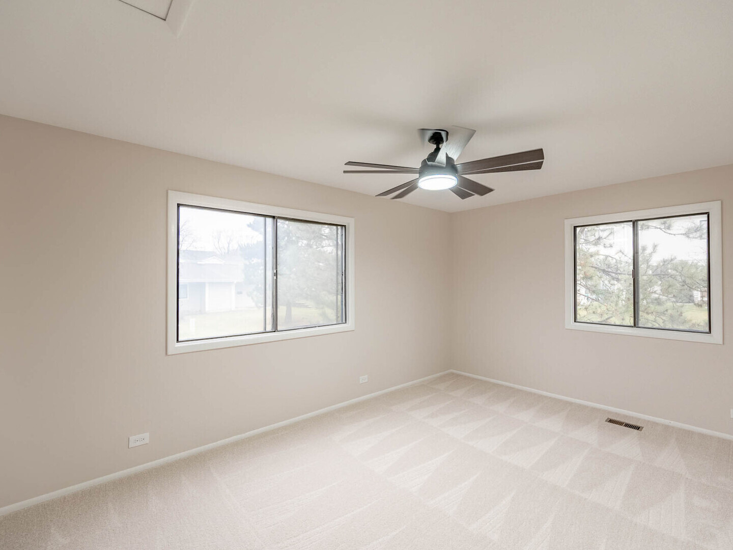 624 Breakers Point, Unit 624 Schaumburg, IL 60194 - Photo 9 of 13 a view of an empty room with a window