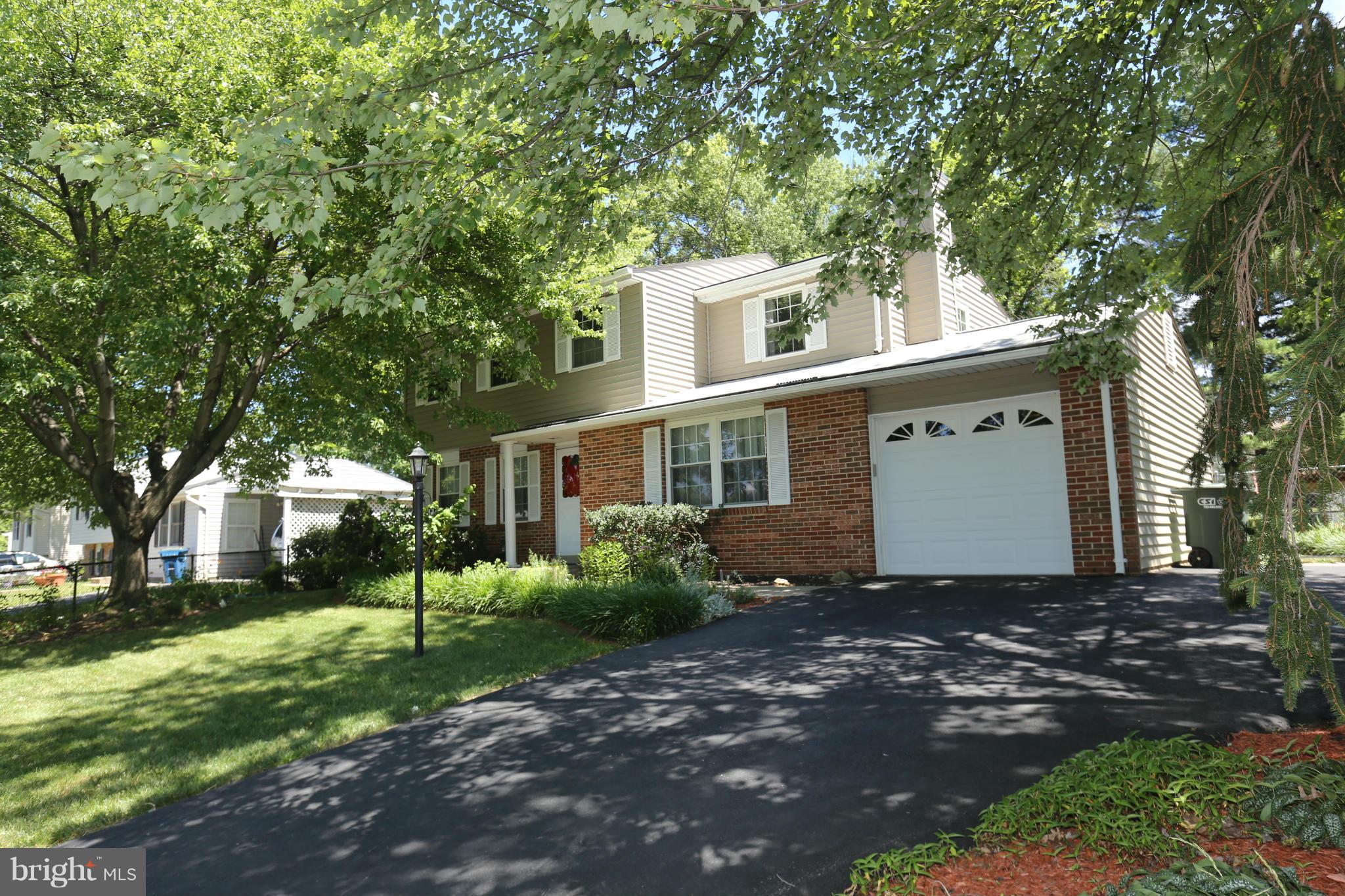 122 North Harrison Road Sterling, VA 20164 - Photo 2 of 25 Exterior (Front)