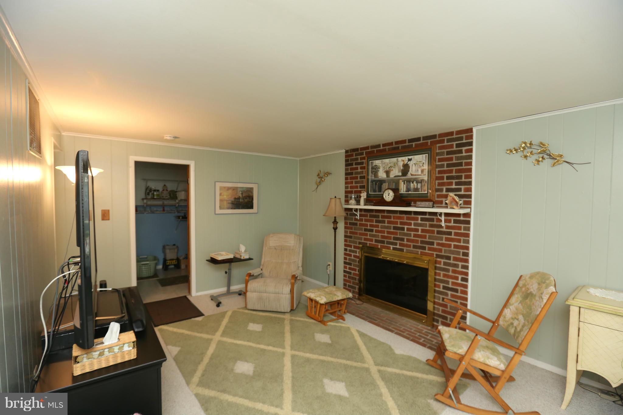 122 North Harrison Road Sterling, VA 20164 - Photo 8 of 25 Family Room
