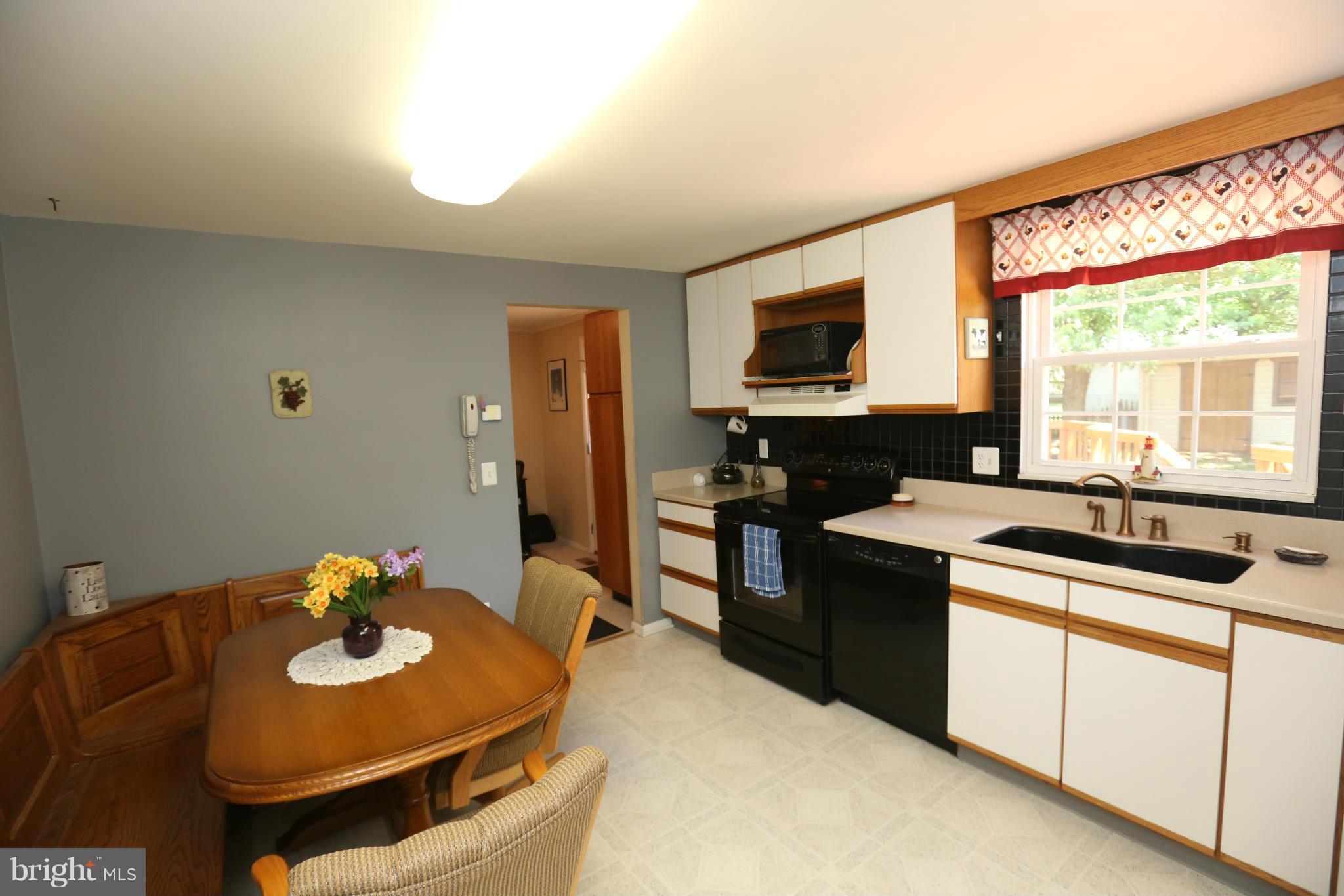 122 North Harrison Road Sterling, VA 20164 - Photo 9 of 25 Kitchen