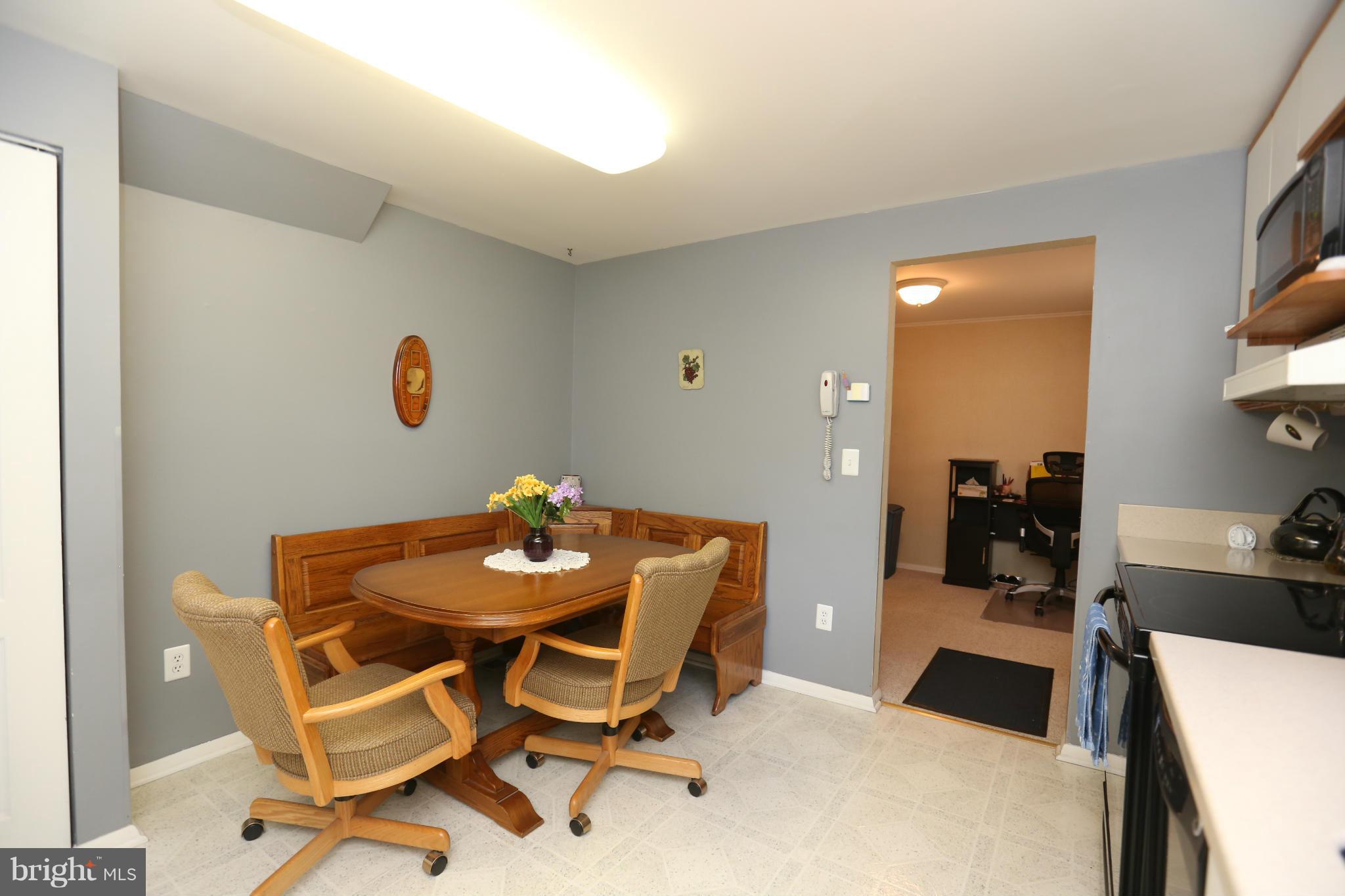 122 North Harrison Road Sterling, VA 20164 - Photo 10 of 25 Kitchen