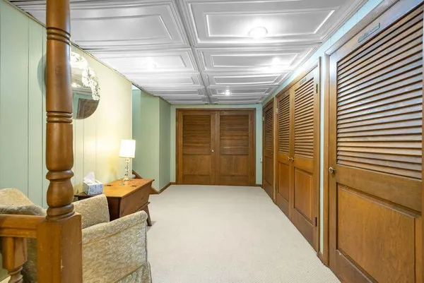 a view of livingroom with furniture