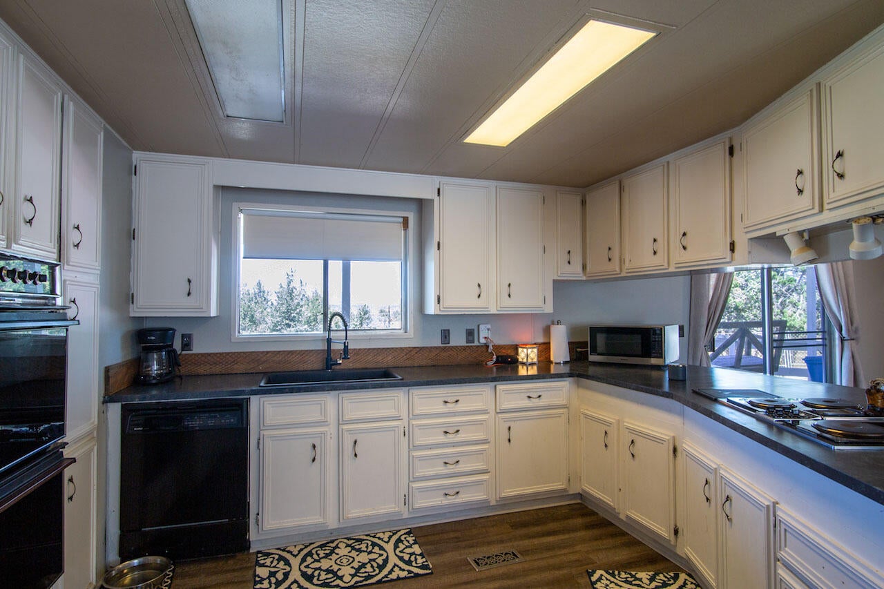8590 Southwest Shad Road Terrebonne, OR 97760 - Photo 10 of 36 HDR409