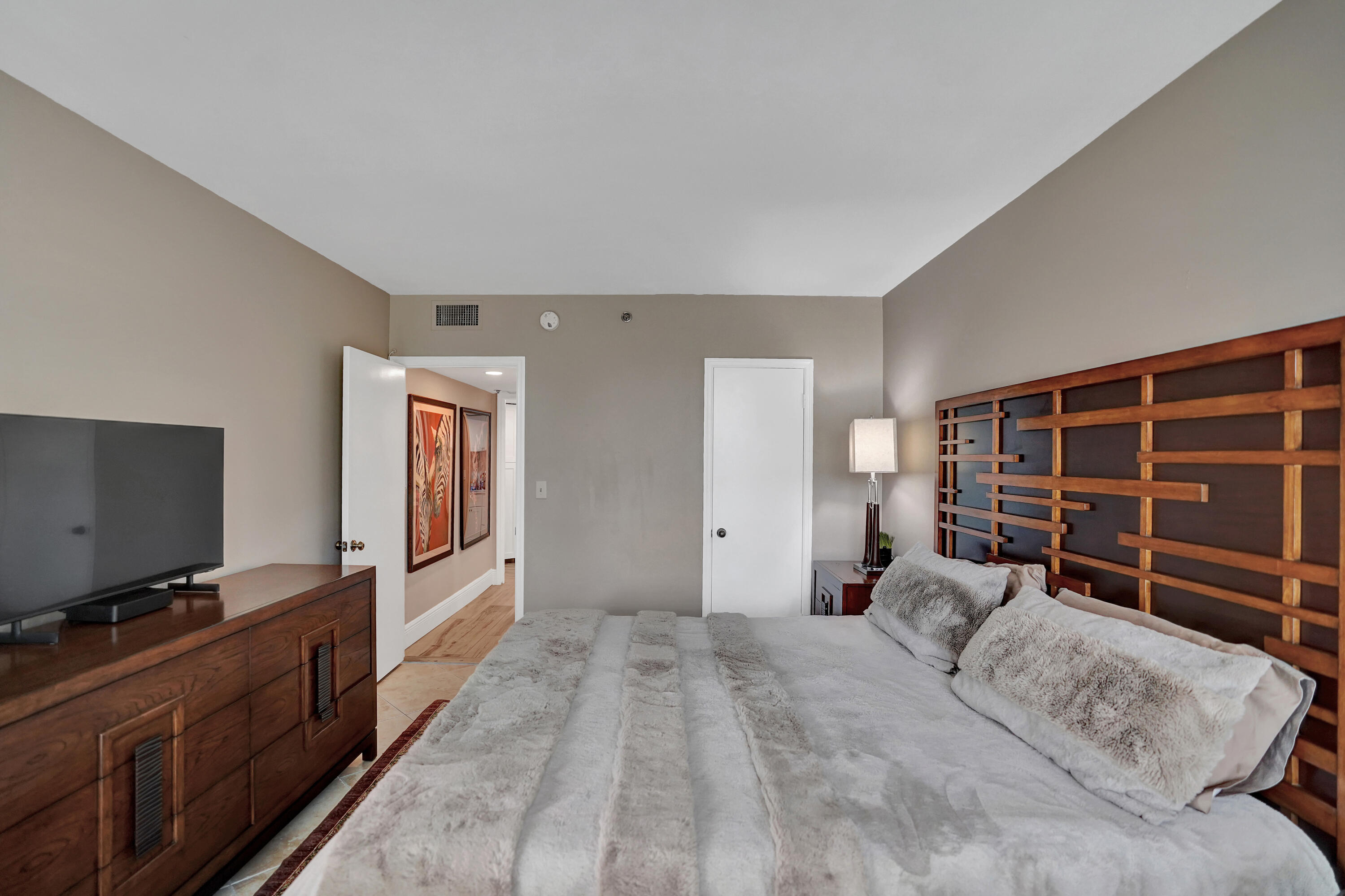 1401 South Ocean Boulevard, Unit 1040 Boca Raton, FL 33432 - Photo 16 of 42 DSC06934