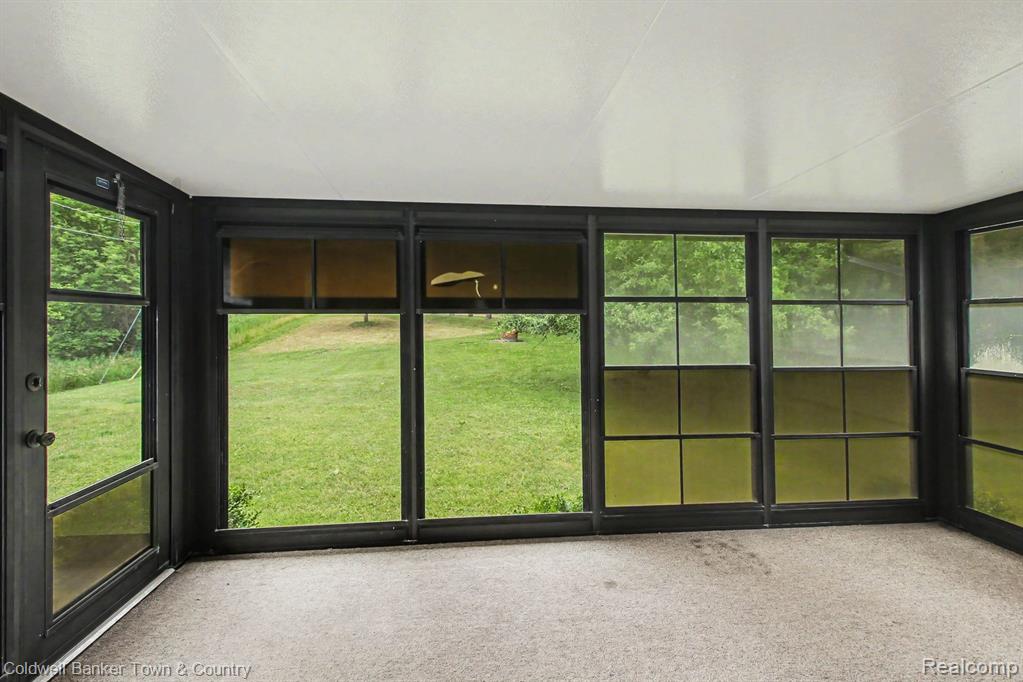 332 Triangle Lake Road Howell, MI 48843 - Photo 23 of 27