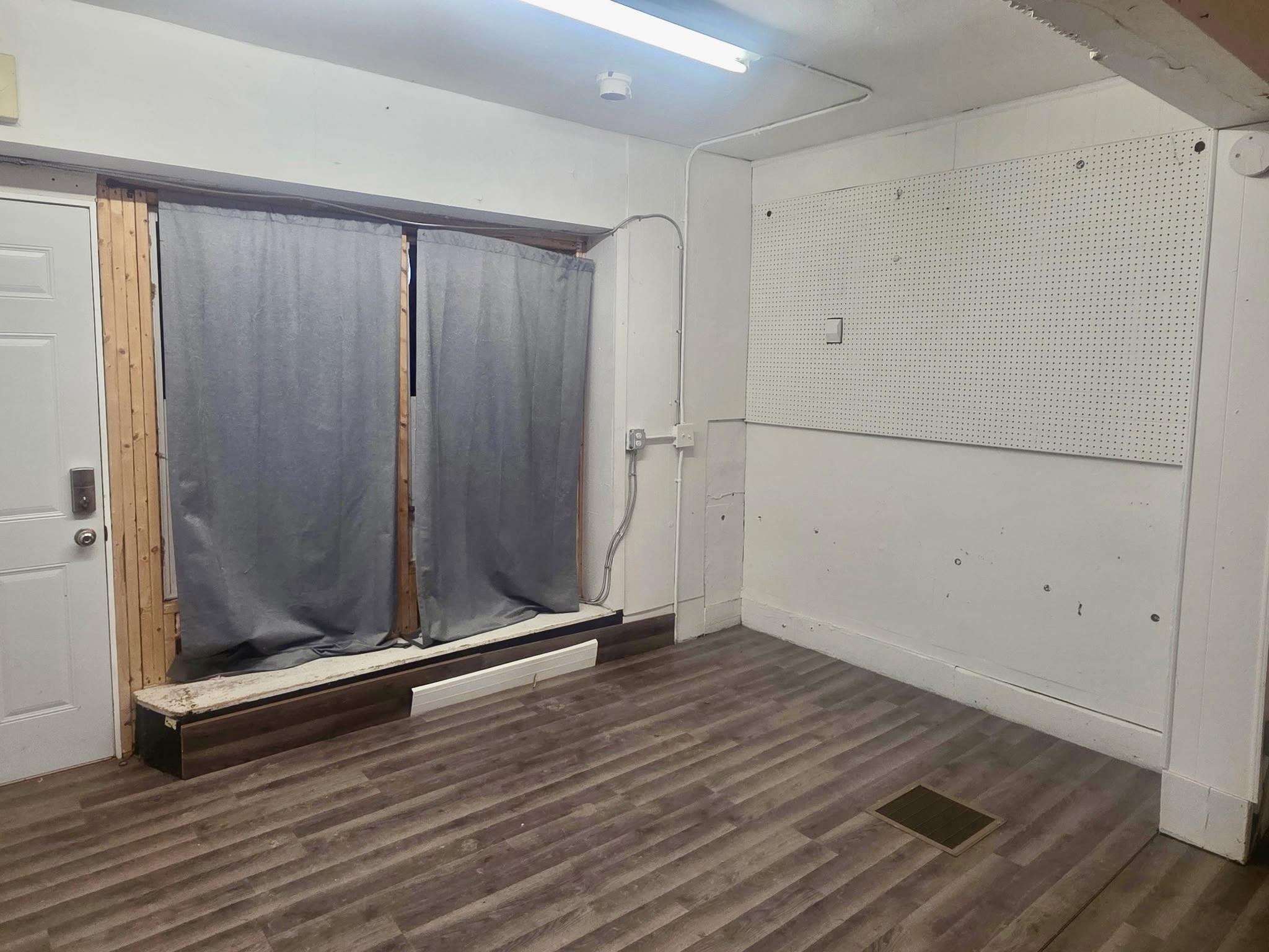 6069 Lapeer Road Burton, MI 48509 - Photo 8 of 34