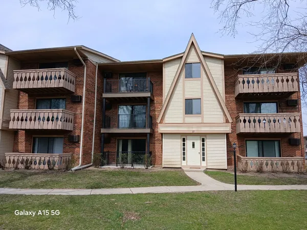 $1,800 | 11 Parkside Court, Unit 6, Vernon Hills, IL 60061