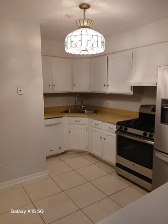 $1,800 | 11 Parkside Court, Unit 6, Vernon Hills, IL 60061