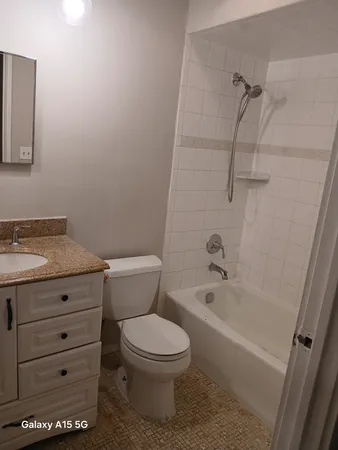 $1,800 | 11 Parkside Court, Unit 6, Vernon Hills, IL 60061