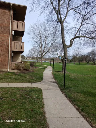 $1,800 | 11 Parkside Court, Unit 6, Vernon Hills, IL 60061