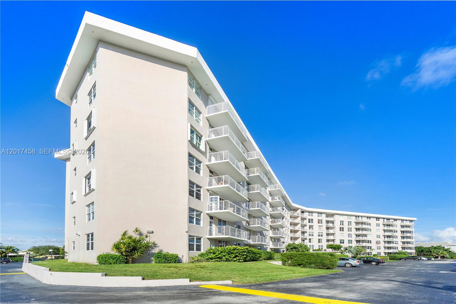 2851 South Ocean Boulevard, Unit 7U Boca Raton, FL 33432 - Photo 2 of 15 a view of a tall building