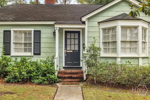 $2,800 | 135 Columbus Drive, Savannah, GA 31405