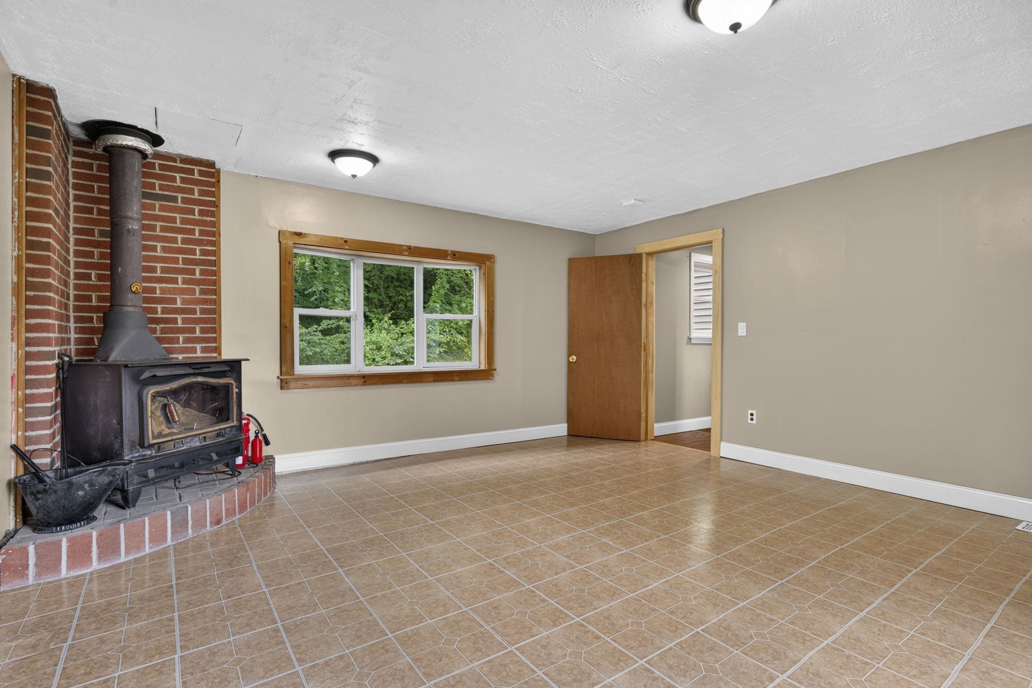 200 Bacon Road Henniker, NH 03242 - Photo 11 of 29