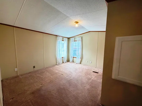 $110,000 | 6 Hilltop Manor Mobile Home Park, Littleton, NH 03561