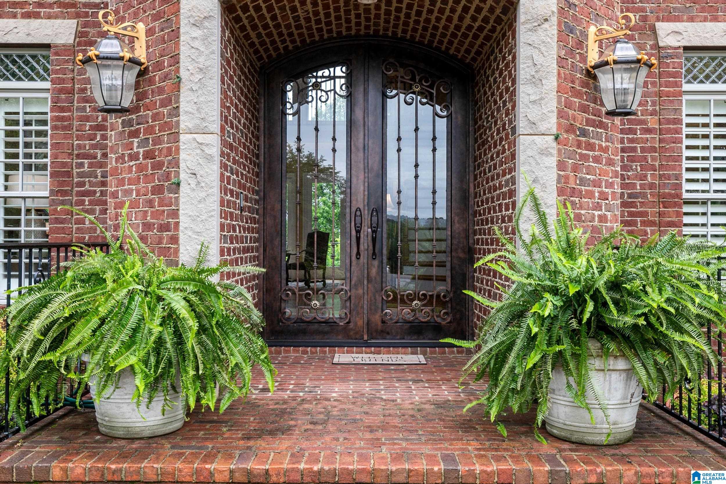 2324 Longleaf Way Birmingham, AL 35243 - Photo 2 of 89 Gallery Image 2