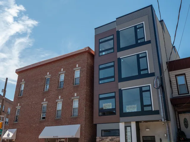 $2,584 | 213 Academy Street, Unit 1B, Jersey City, NJ 07306