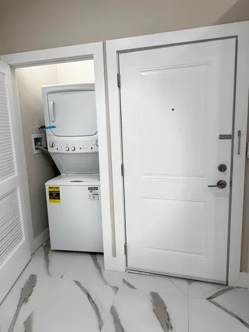 $2,584 | 213 Academy Street, Unit 1B, Jersey City, NJ 07306