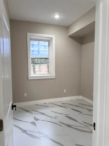 $2,584 | 213 Academy Street, Unit 1B, Jersey City, NJ 07306