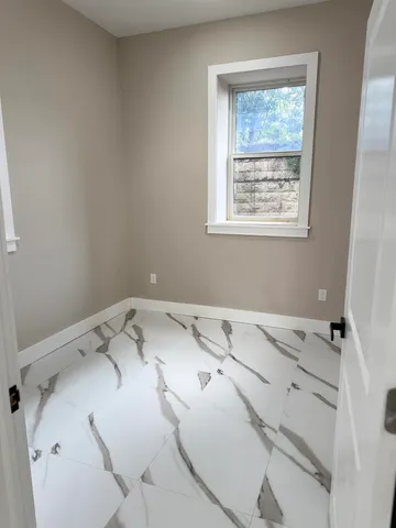 $2,584 | 213 Academy Street, Unit 1B, Jersey City, NJ 07306