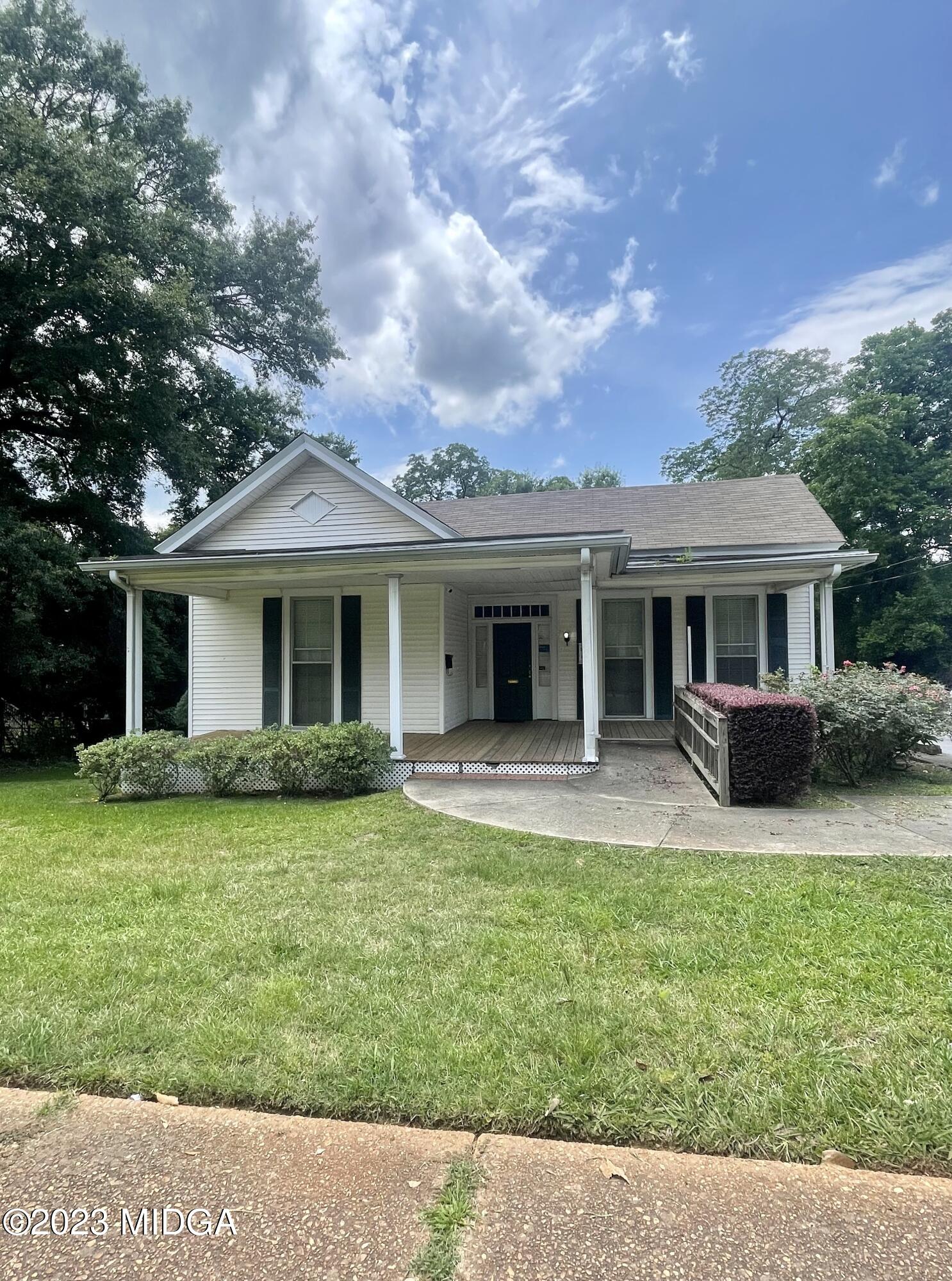 57 South Lee Street Forsyth, GA 31029 - Photo 1 of 11 1.IMG_5805