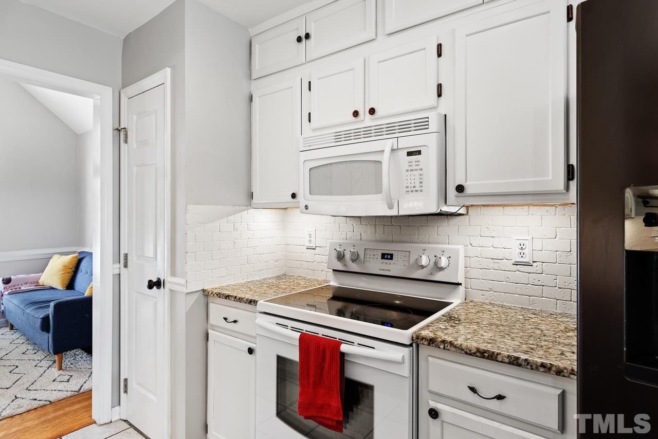 5201 Sutter Way Raleigh, NC 27613 - Photo 10 of 29 Note the upgraded backsplash.