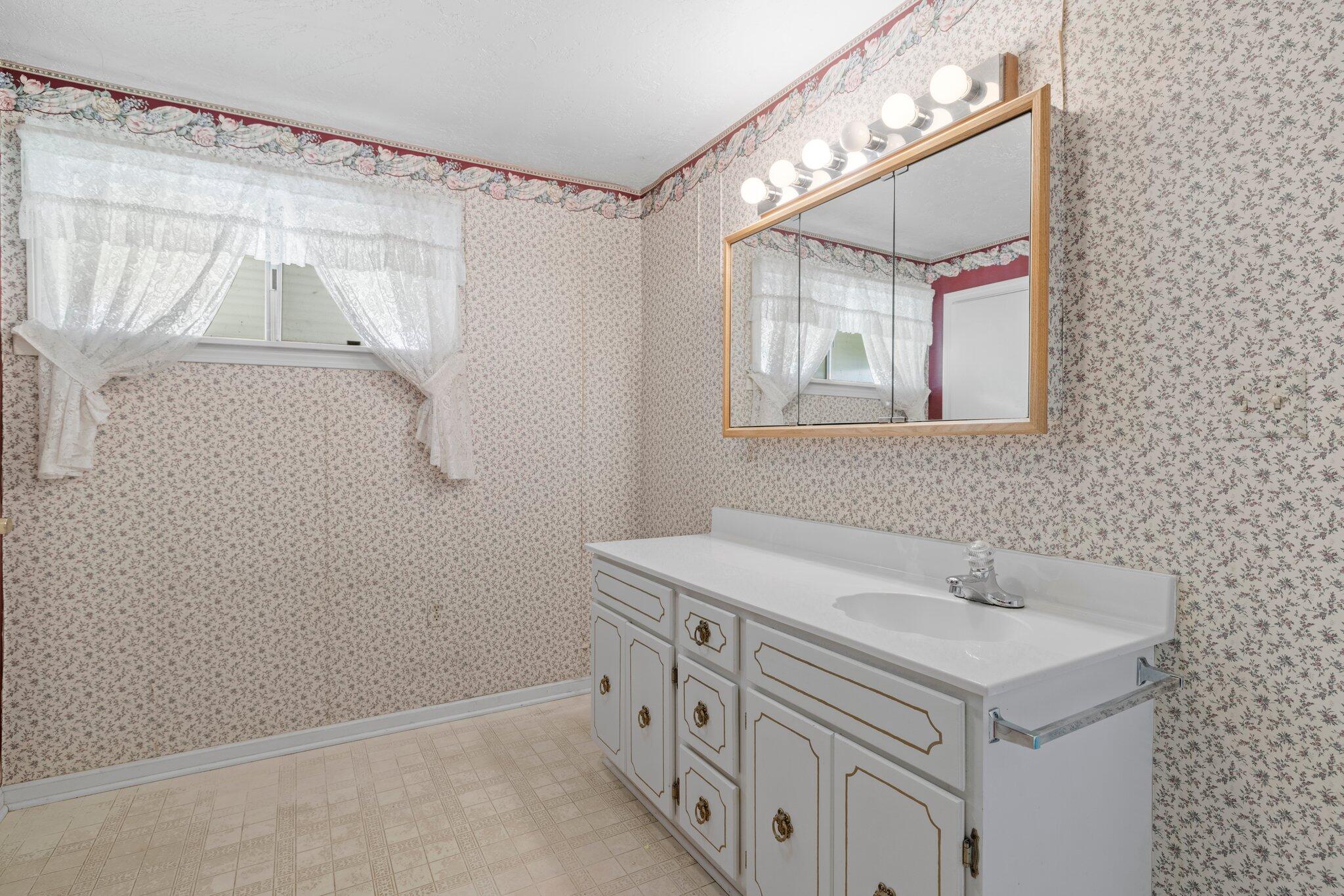 7385 Maple Lane Central Point, OR 97502 - Photo 18 of 26 24-web-or-mls-WCI_4848