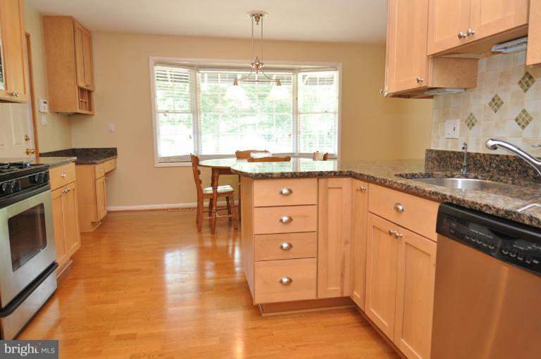 8305 Postoak Road Potomac, MD 20854 - Photo 11 of 15 Kitchen
