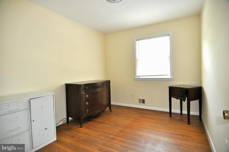 8305 Postoak Road Potomac, MD 20854 - Photo 12 of 15 Fourth Bedroom