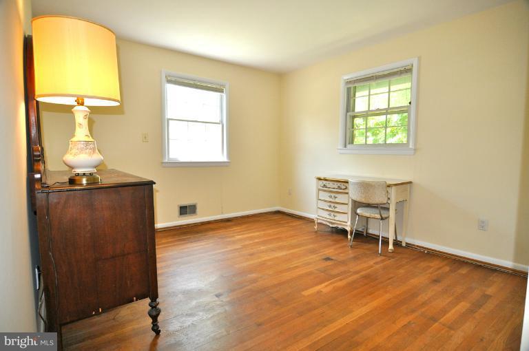 8305 Postoak Road Potomac, MD 20854 - Photo 3 of 15 Second Bedroom