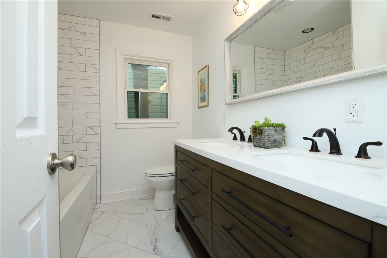 623 Quarry Street Raleigh, NC 27601 - Photo 18 of 25 Full Guest Bath