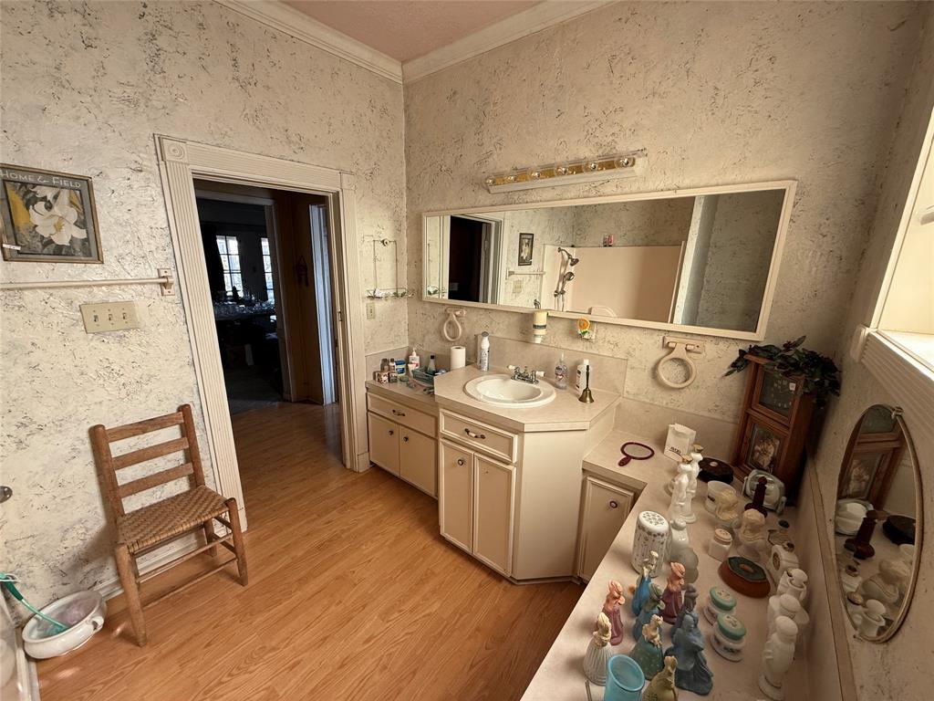 507 South Jackson Street Kaufman, TX 75142 - Photo 13 of 16 a room with a washing machine and a fireplace