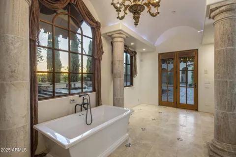 $5,695,000 | 9547 North 55th Street, Paradise Valley, AZ 85253