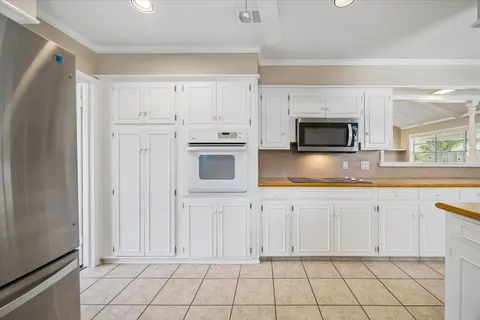 $368,800 | 8015 Burning Hills Drive, Houston, TX 77071