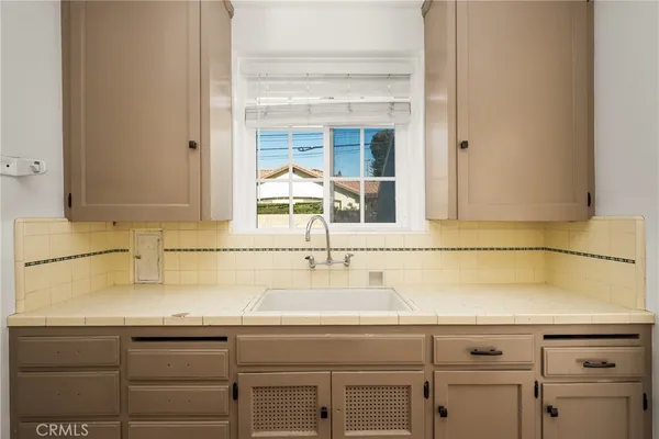 $899,000 | 801 West 17th Street, Santa Ana, CA 92706