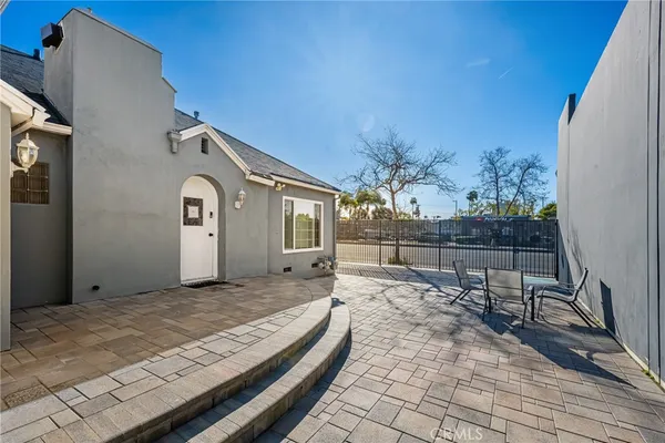 $899,000 | 801 West 17th Street, Santa Ana, CA 92706