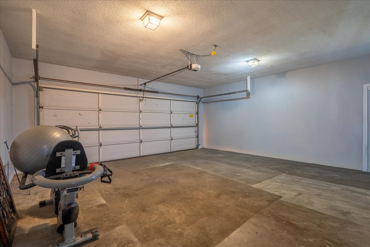 1126 Crowder Road Lawrenceburg, TN 38464 - Photo 25 of 50 a view of a room with gym equipment